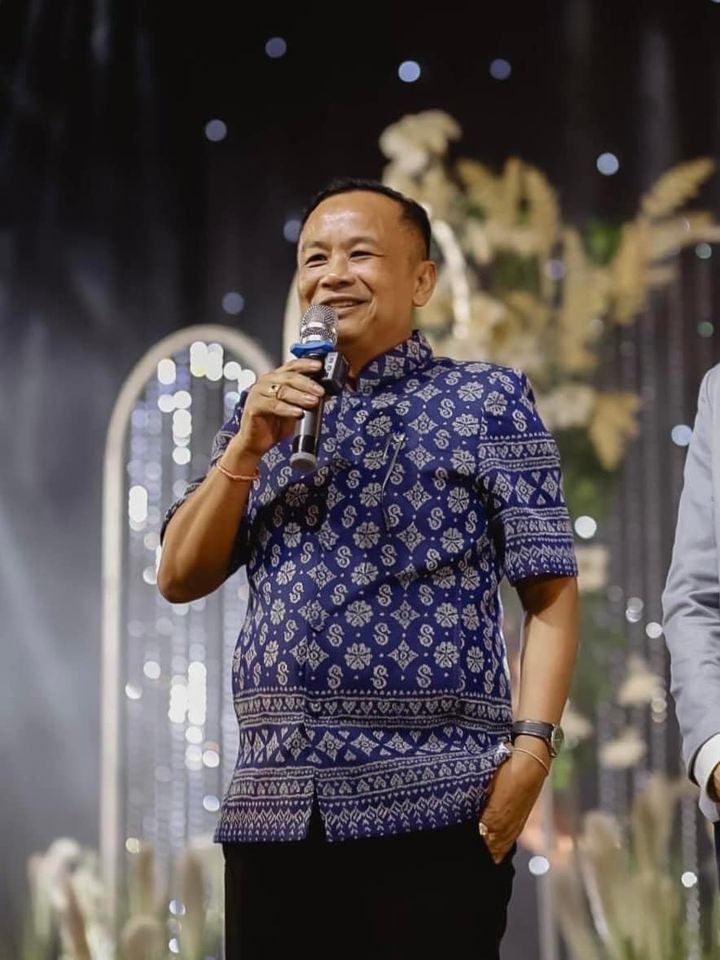 อบต.ปากฉลุย ขอขอบคุณท่านพงษ์ศักดิ์ จ่าแก้ว นายก อบจ.เป็นอย่างสูง ที่สนับสนุน อบต.ปากฉลุยมาโดยตลอด และในวันเด็กปีนี้ ได้มอบเสื้อวันเด็ก จำนวน 1,000 ตัว เพื่อมอบให้แก่เด็กที่มาร่วมกิจกรรมในวันที่ 13 มกราคม นี้ นะคะ **เลือกรูปท่านนายกประมาณ 1 ชั่วโมง กะว่าเอารูปที่หล่อที่สุด